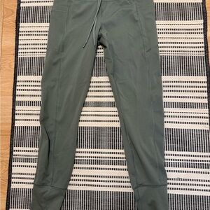 Women’s yogalicious olive green pants jogger leggings size L